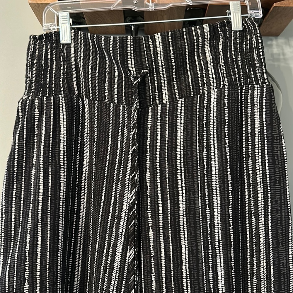 Women’s peace and pearls oversized beach lounge pants size medium NWOT